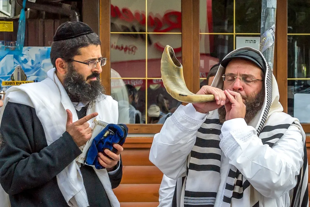 Jewish man shofar Rosh Hashana